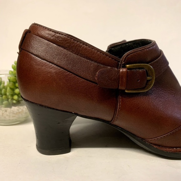 Clarks Brown Leather Buckle Detail Ankle Boots - Picture 3 of 8